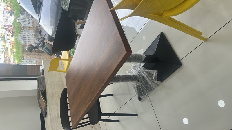 TABLE 6 SEATER PLY WITH MICA