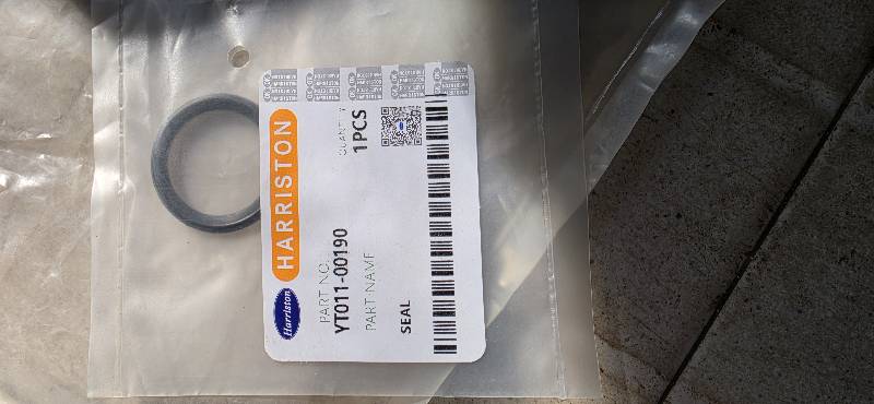 YT011-00190 OIL SEAL